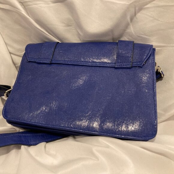 NWOT Cosmopolitan Crossbody Purse - Picture 2 of 6